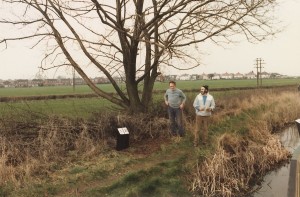 Putting in new mile posts, John Kendal and Keith Deakin, 1984. 