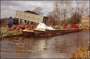 N.B.'s Comet and Betelgeuse being loaded at Gopsall Wharf, 1973.    